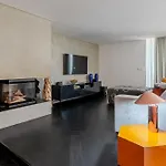 Hostwise - Modern & Shared Pool In Paredes