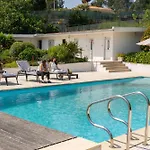 Hostwise - Modern & Shared Pool In Paredes *