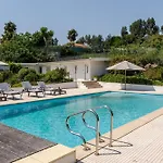 Hostwise - Modern & Shared Pool In Paredes Vandoma