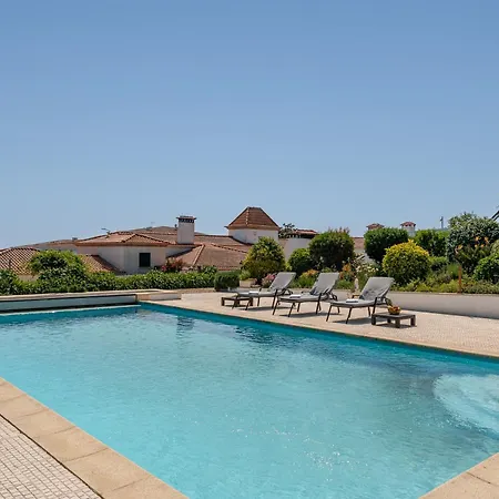 Hostwise - Modern & Shared Pool In Paredes