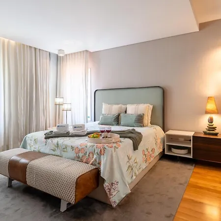 Hostwise - Modern & Shared Pool In Paredes * Vandoma