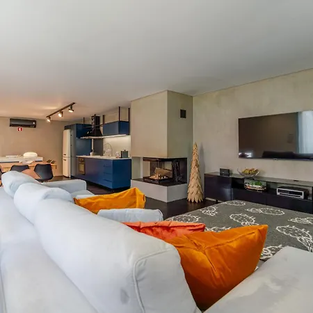 Hostwise - Modern & Shared Pool In Paredes *