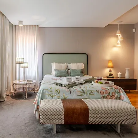 Hostwise - Modern & Shared Pool In Paredes Vandoma