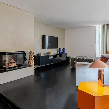 Hostwise - Modern & Shared Pool In Paredes