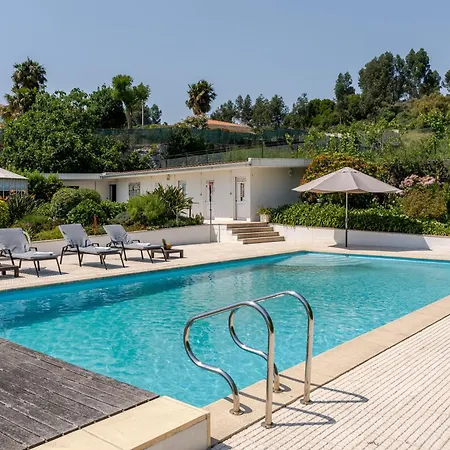 Hostwise - Modern & Shared Pool In Paredes Vandoma