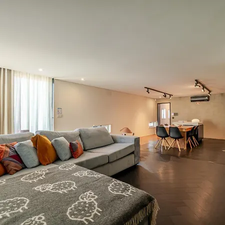 Hostwise - Modern & Shared Pool In Paredes * Vandoma