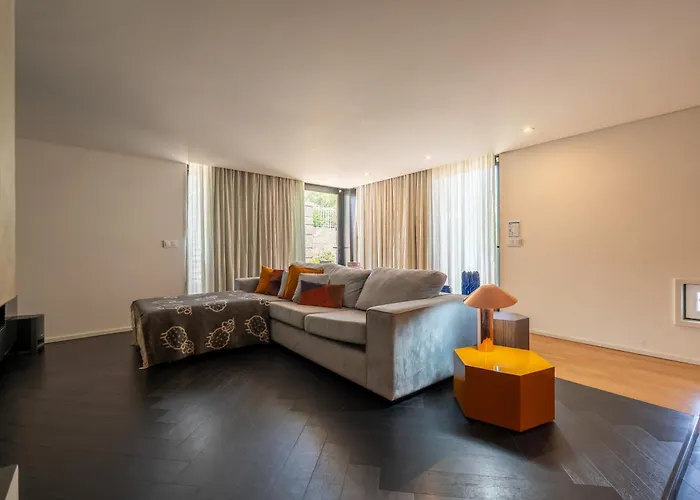 Hostwise - Modern & Shared Pool In Paredes * Vandoma