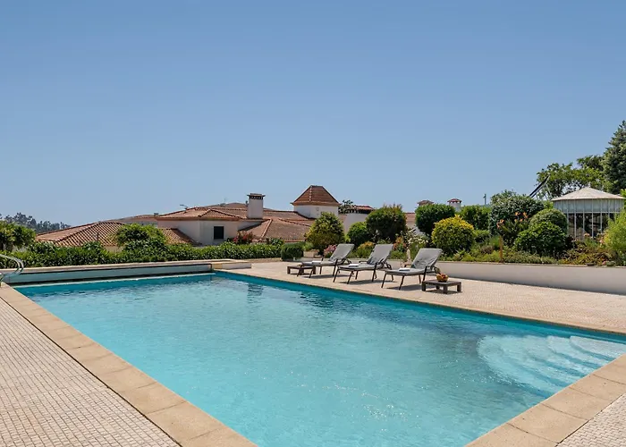 Hostwise - Modern & Shared Pool In Paredes