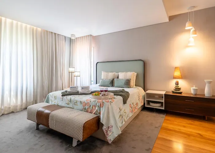 Hostwise - Modern & Shared Pool In Paredes * Vandoma