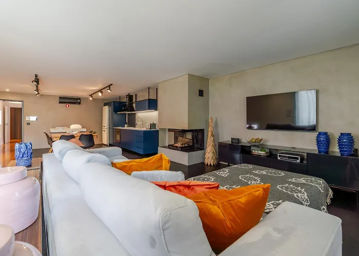 Hostwise - Modern & Shared Pool In Paredes *