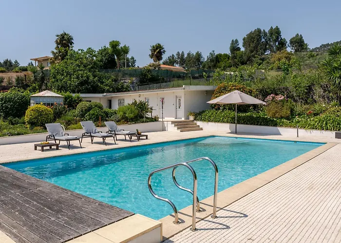 Hostwise - Modern & Shared Pool In Paredes Vandoma